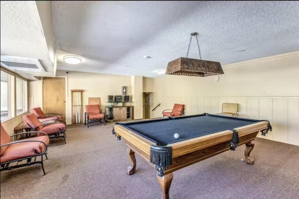 Holiday home Renovated With Pool, Spa, & Gym Access *