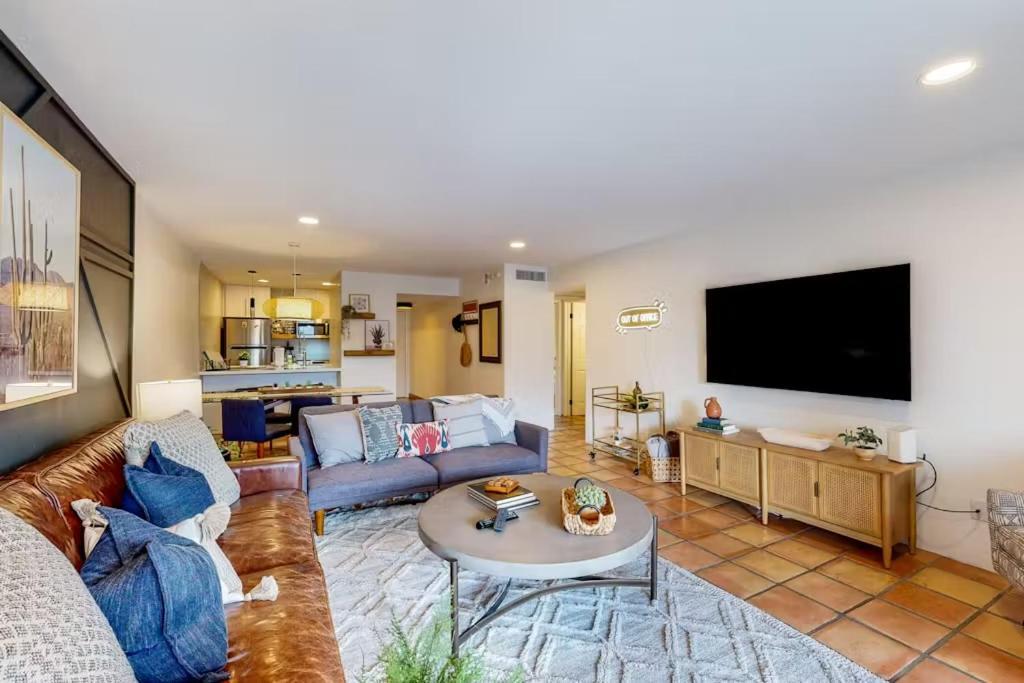 Holiday home Renovated With Pool, Spa, & Gym Access Scottsdale
