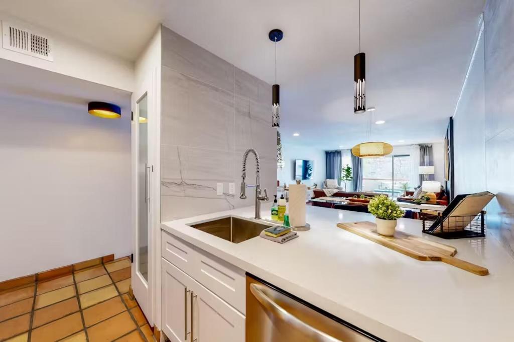 Renovated With Pool, Spa, & Gym Access Holiday home Scottsdale