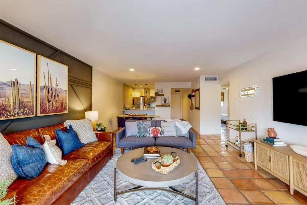 Renovated With Pool, Spa, & Gym Access