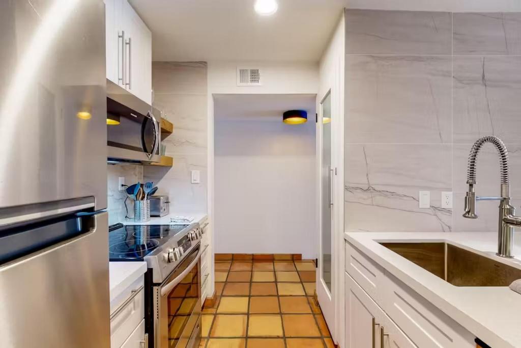Holiday home Renovated With Pool, Spa, & Gym Access *