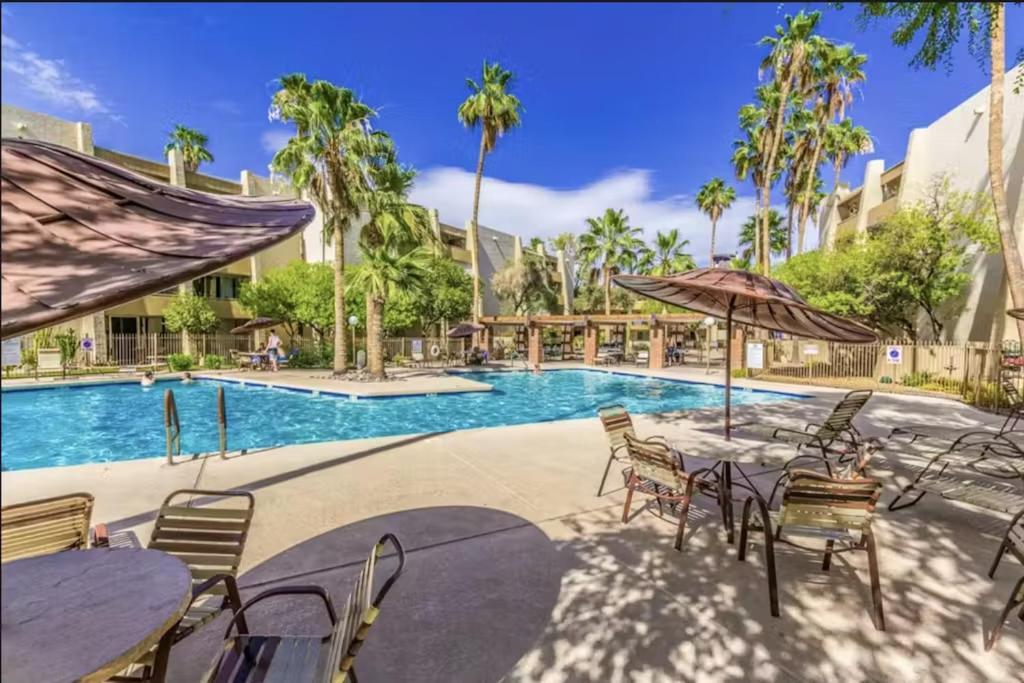 Renovated With Pool, Spa, & Gym Access